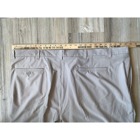 ROUNDTREE & YORKE Men's Performance Work Play Beige Golf Shorts - Size 46 - Picture 5 of 7